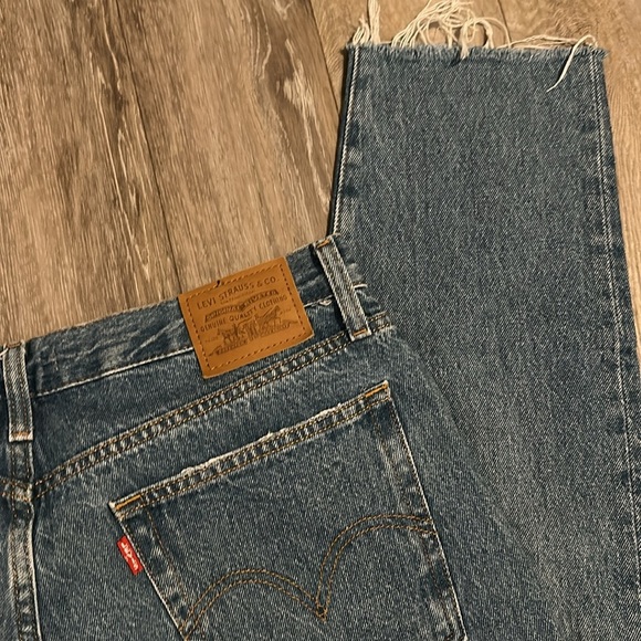 LEVIS | Premium Wedgie High Rise Straight Distressed Big E Jeans with Frayed Hem - Picture 8 of 14